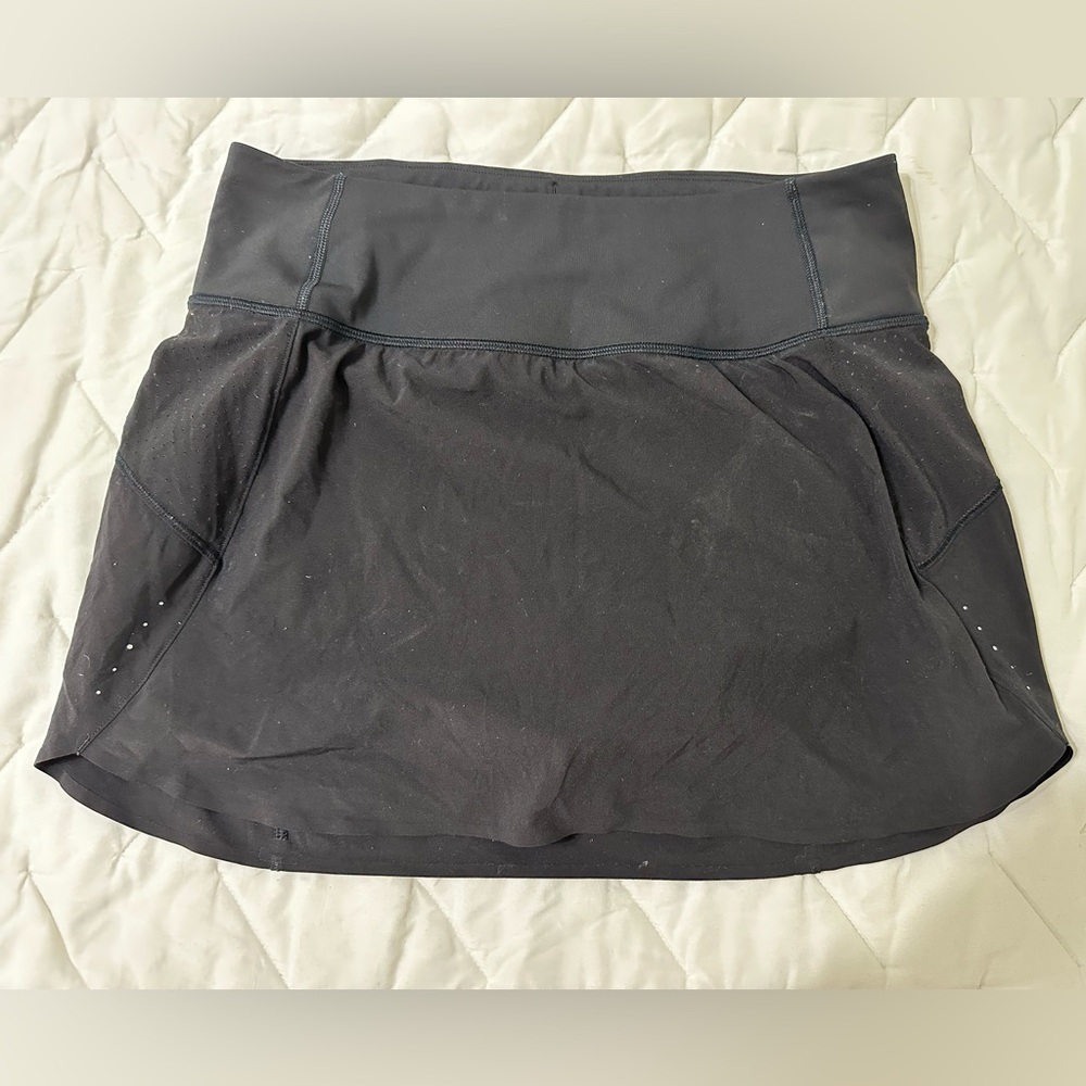 Athleta Run with It High Rise skort size small in black or white